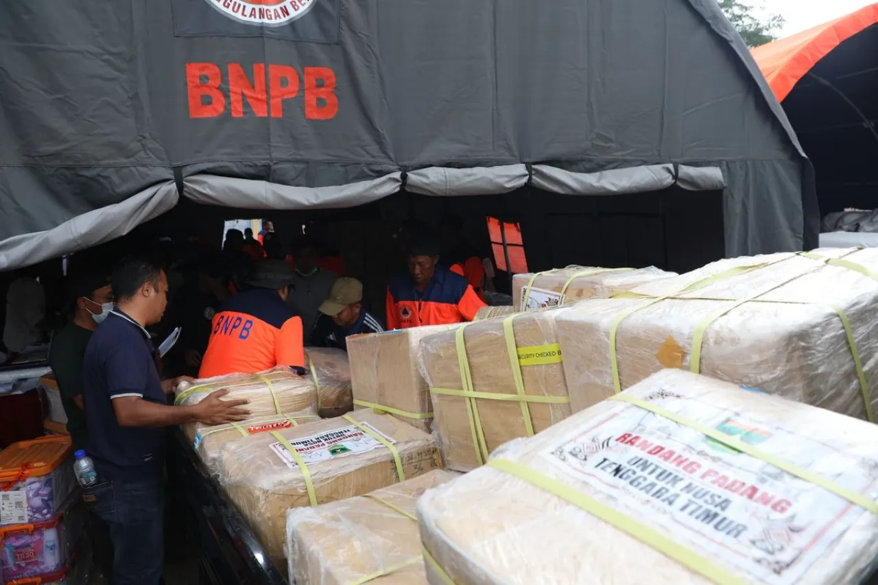BNPB Pastikan Bantuan 2,2 Ton Rendang Bakal Didistribusikan ke Korban Gempa NTT — News