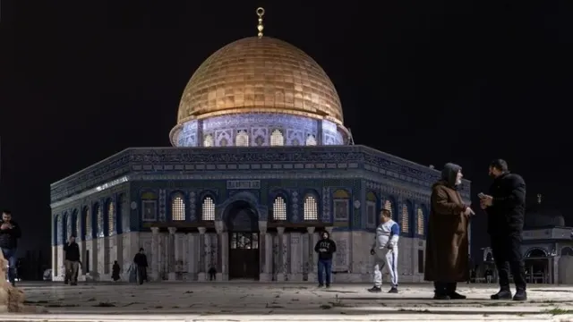 Masuk ke Kompleks Masjid Al Aqsa, Menteri Israel Serukan Bangun Sinagoge  Baca artikel detiknews, "Masuk ke Kompleks Masjid Al Aqsa, Menteri Israel Serukan Bangun Sinagoge"  — News