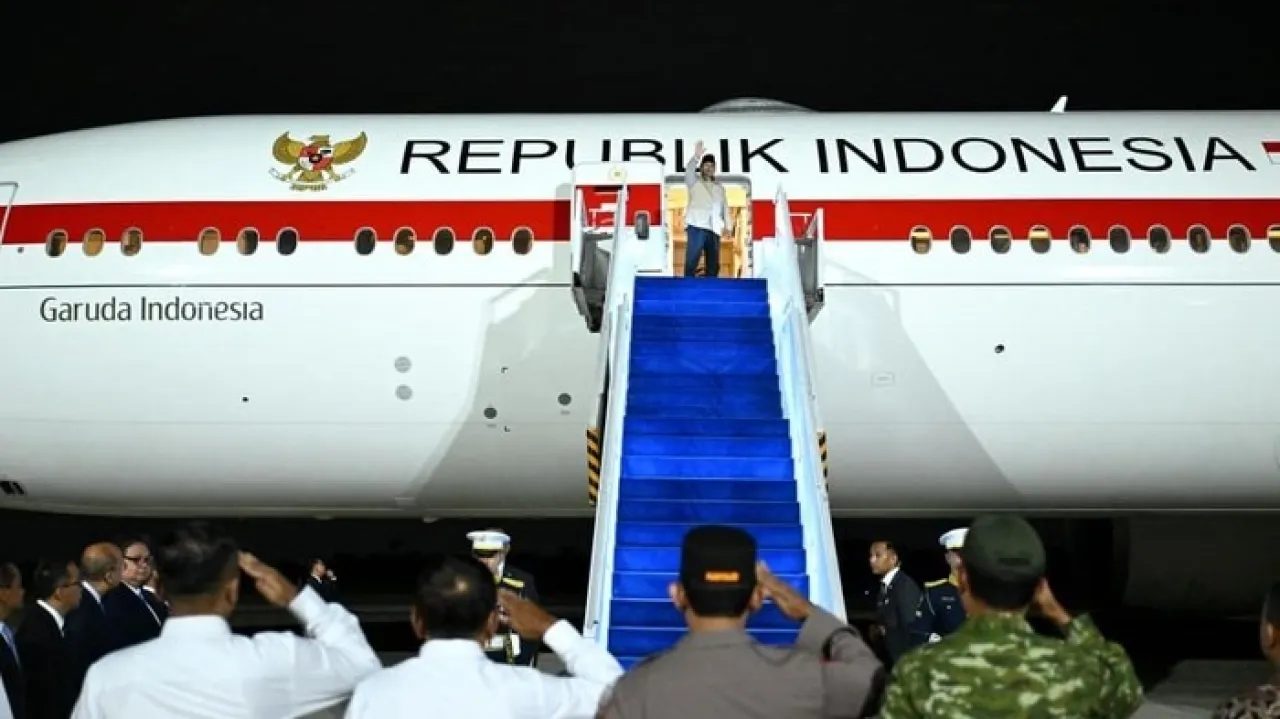 Prabowo Bertolak ke Rusia Penuhi Undangan Putin Jadi Tamu Kehormatan Utama EEF  Baca artikel detiknews, "Prabowo Bertolak ke Rusia Penuhi Undangan Putin Jadi Tamu Kehormatan Utama EEF" — News